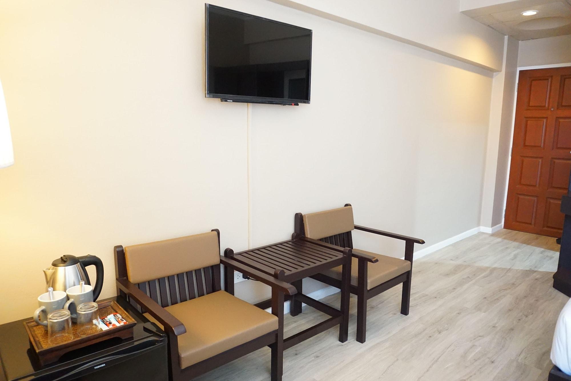 Taris Art Hotel Phrae Exterior photo