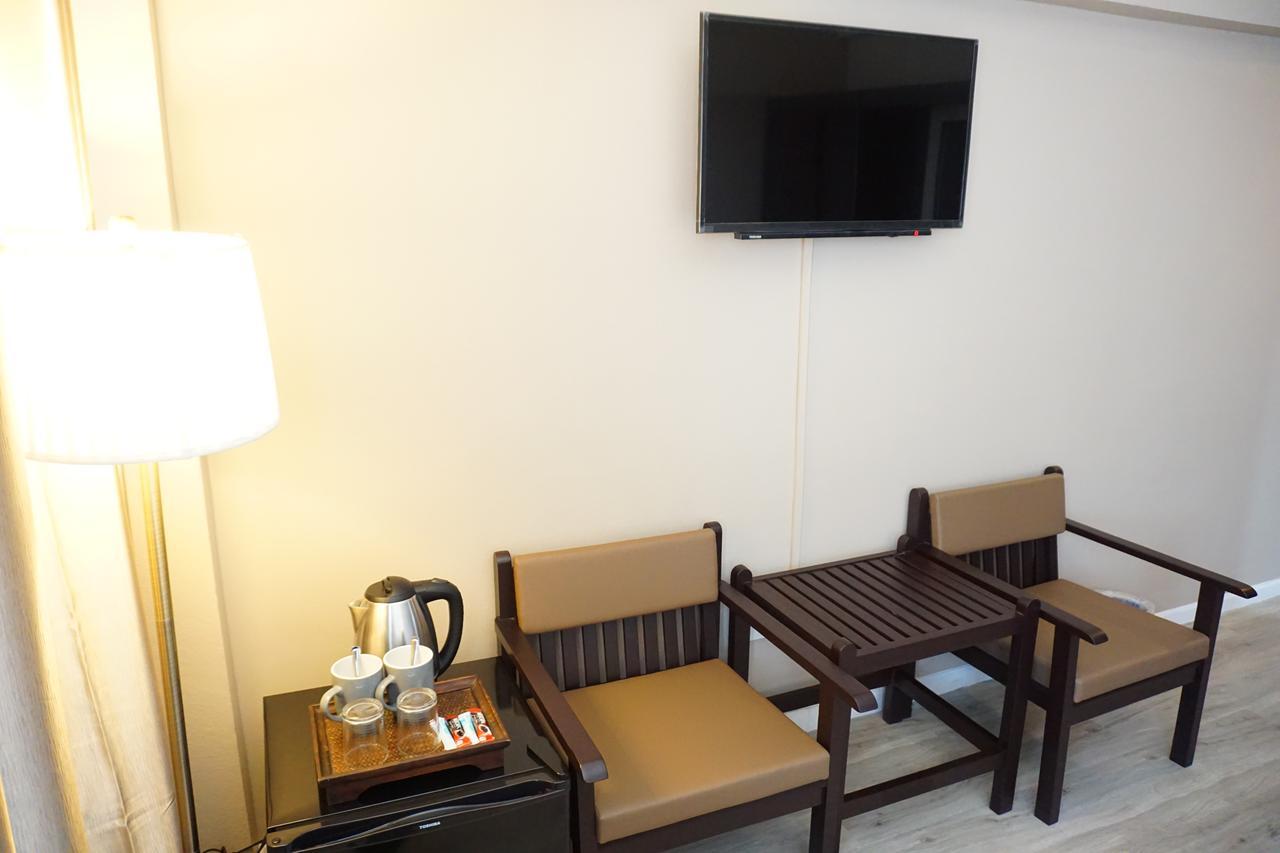 Taris Art Hotel Phrae Exterior photo