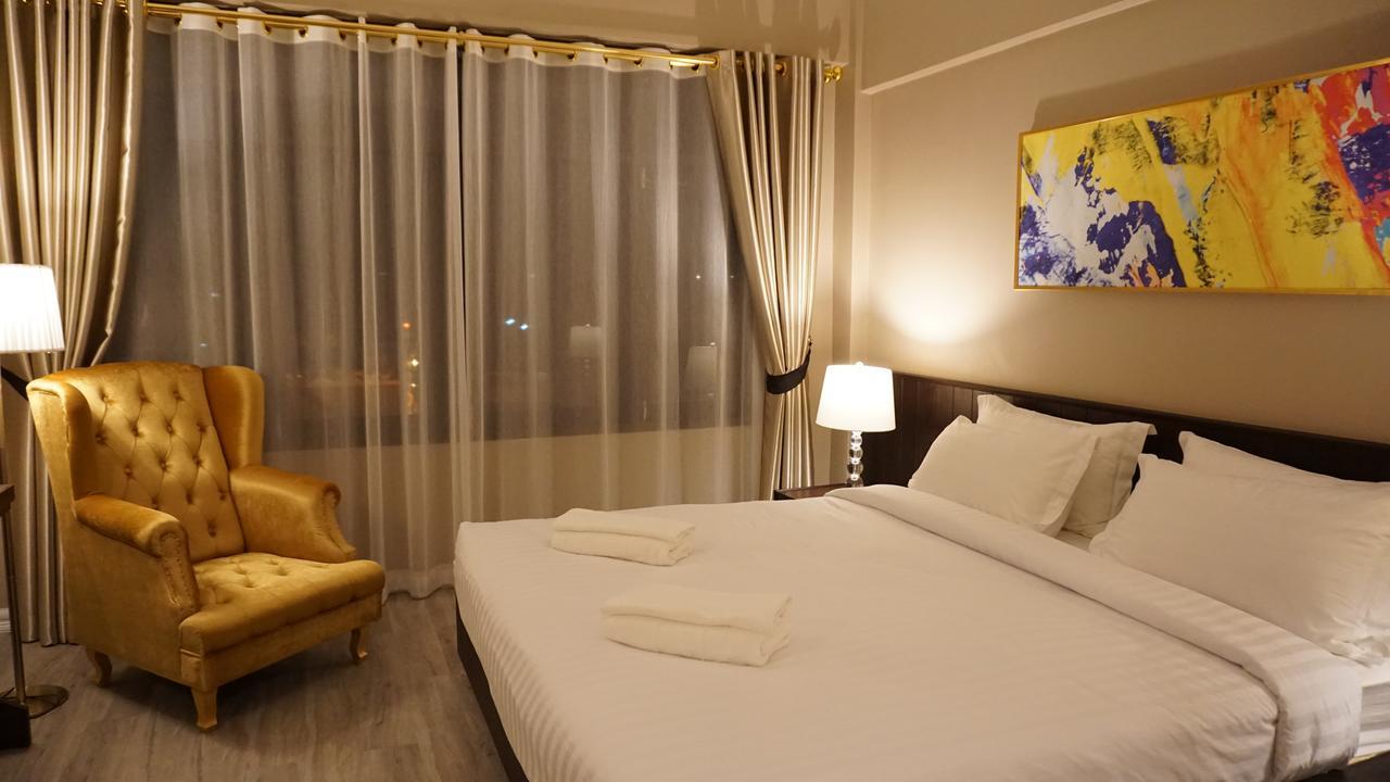 Taris Art Hotel Phrae Exterior photo