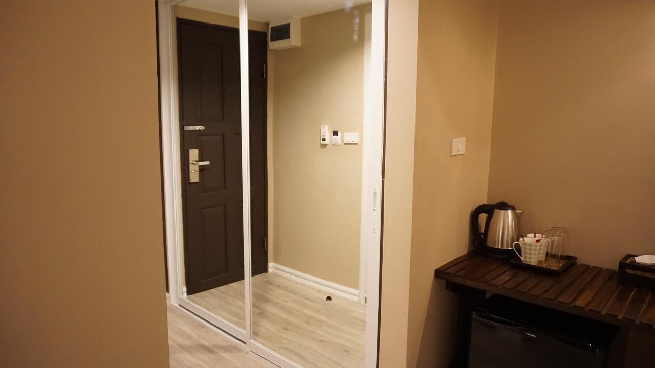 Taris Art Hotel Phrae Exterior photo
